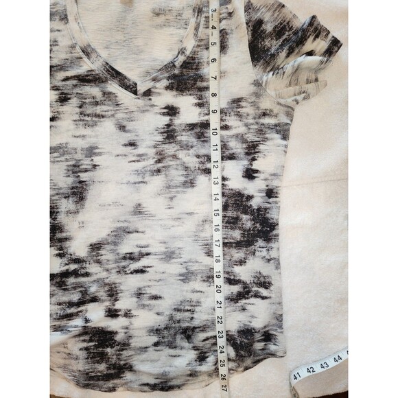 ATHLETA INVERSION BLACK SCOOP V-NECK SHORT SLEEVE BREEZY TEE Sz Medium - Picture 5 of 7